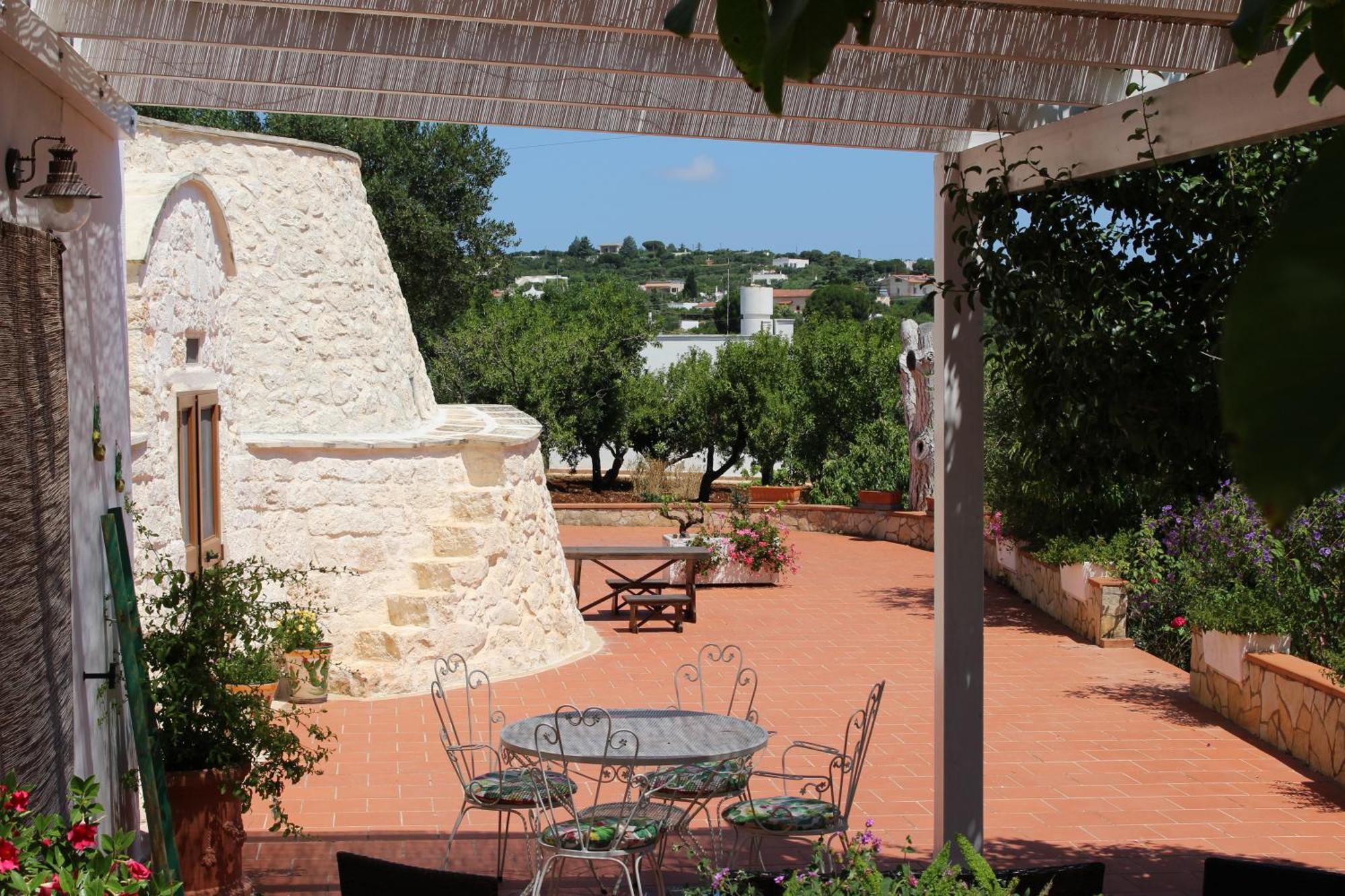 منزل الضيف أوستوني  في Trullo Il Melograno المظهر الخارجي الصورة
