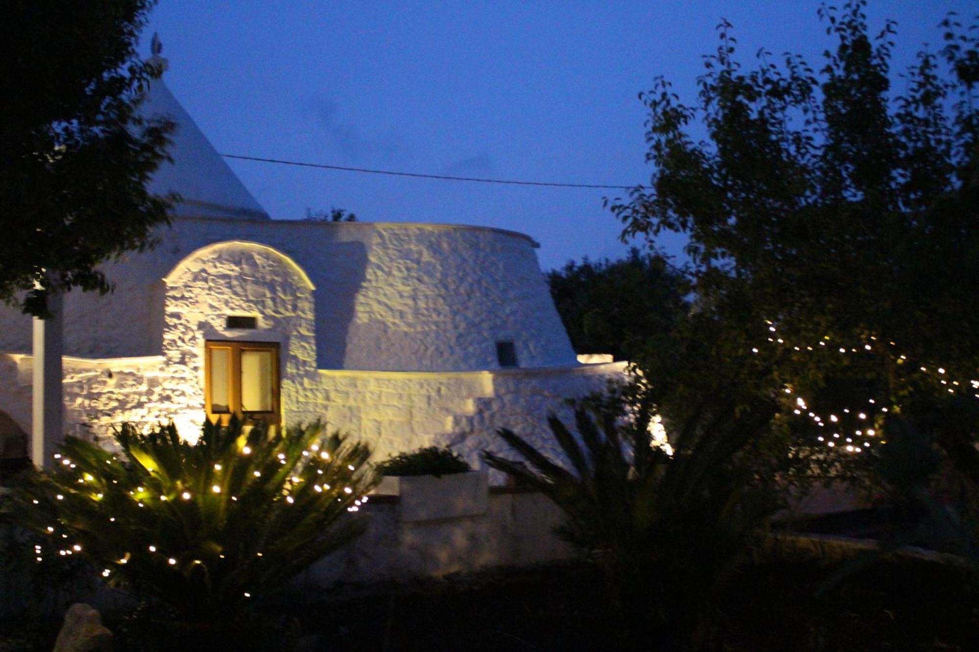 منزل الضيف أوستوني  في Trullo Il Melograno المظهر الخارجي الصورة
